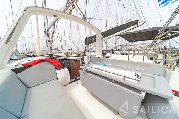 Oceanis 41 - Yacht Charter Sailica