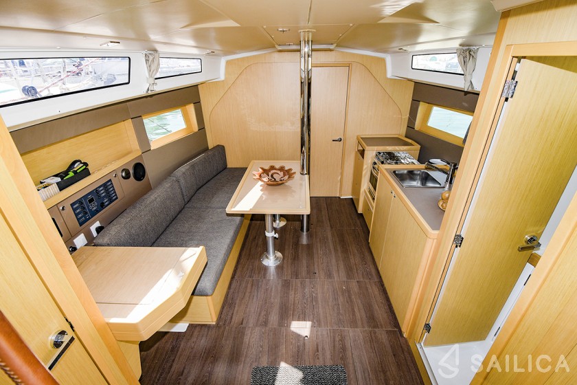 Oceanis 38 - Yacht Charter Sailica