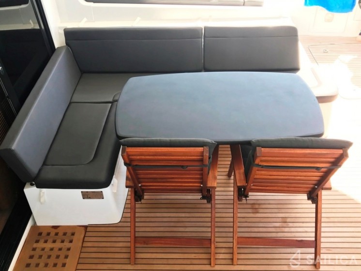 Lagoon 42 - Yacht Charter Sailica