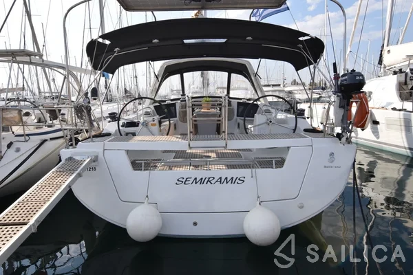 Oceanis 45 - Yacht Charter Sailica