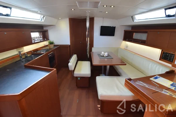 Oceanis 45 - Yacht Charter Sailica