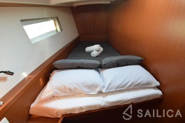 Oceanis 45 - Yacht Charter Sailica