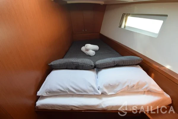 Oceanis 45 - Yacht Charter Sailica