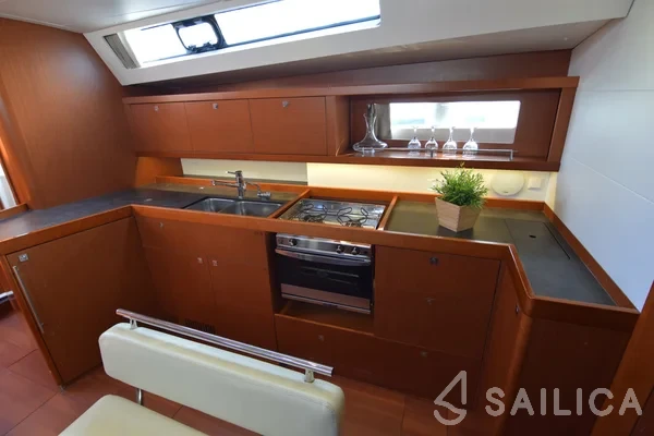 Oceanis 45 - Yacht Charter Sailica