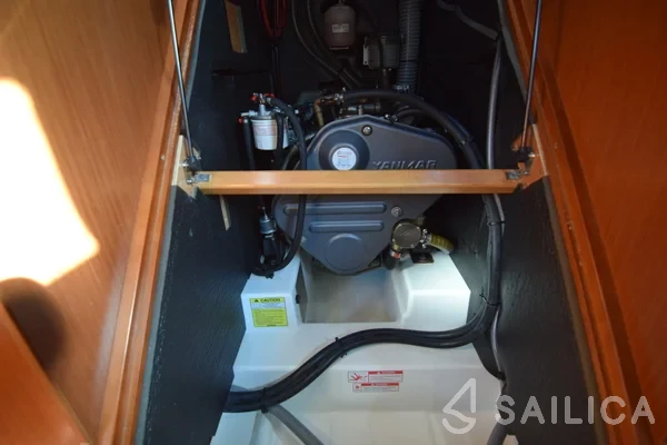 Oceanis 45 - Yacht Charter Sailica
