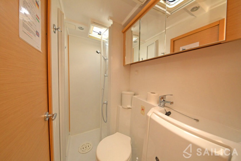 Lagoon 420 - Yacht Charter Sailica