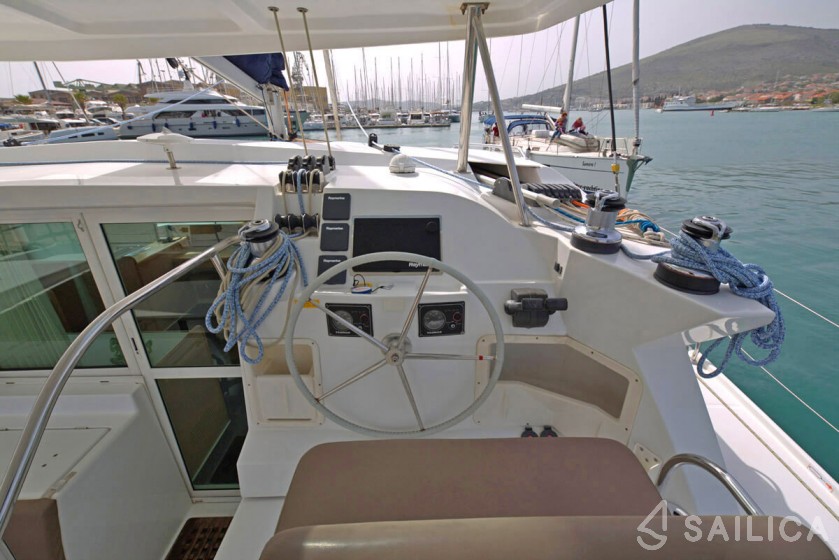 Lagoon 420 - Yacht Charter Sailica