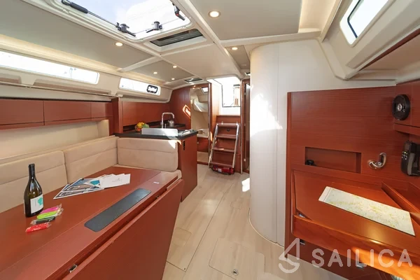 Hanse 418 - Yacht Charter Sailica