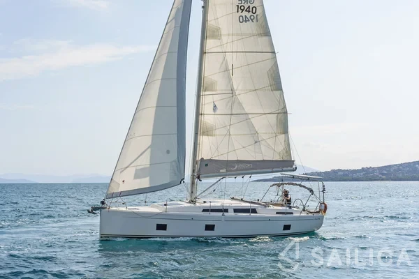 Hanse 418 - Yacht Charter Sailica