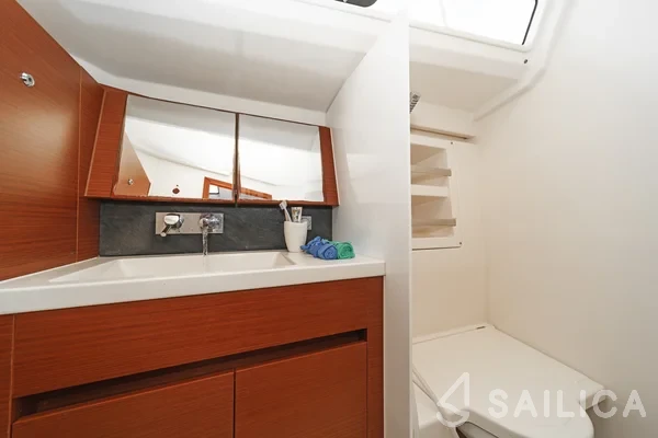 Hanse 418 - Yacht Charter Sailica