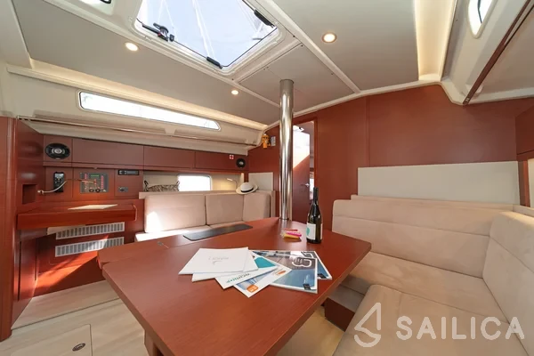 Hanse 418 - Yacht Charter Sailica