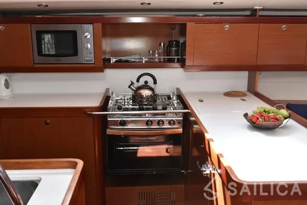 Oceanis 54 - Yacht Charter Sailica