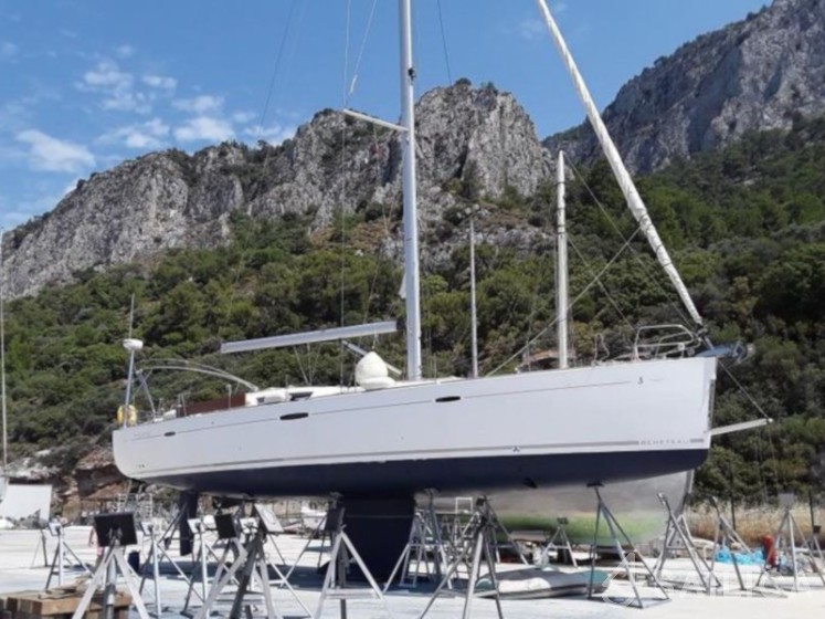 Oceanis 54 - Yacht Charter Sailica