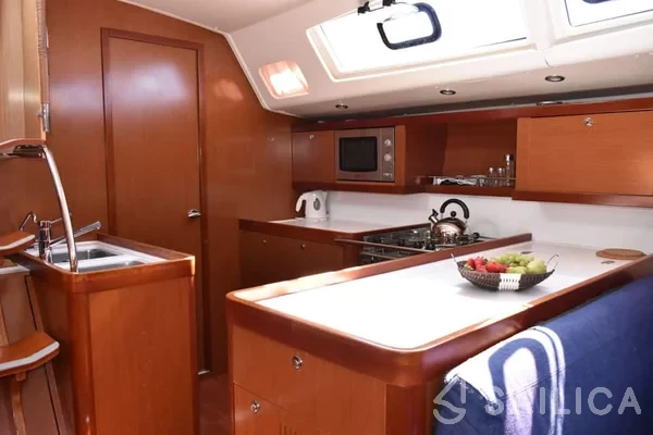 Oceanis 54 - Yacht Charter Sailica