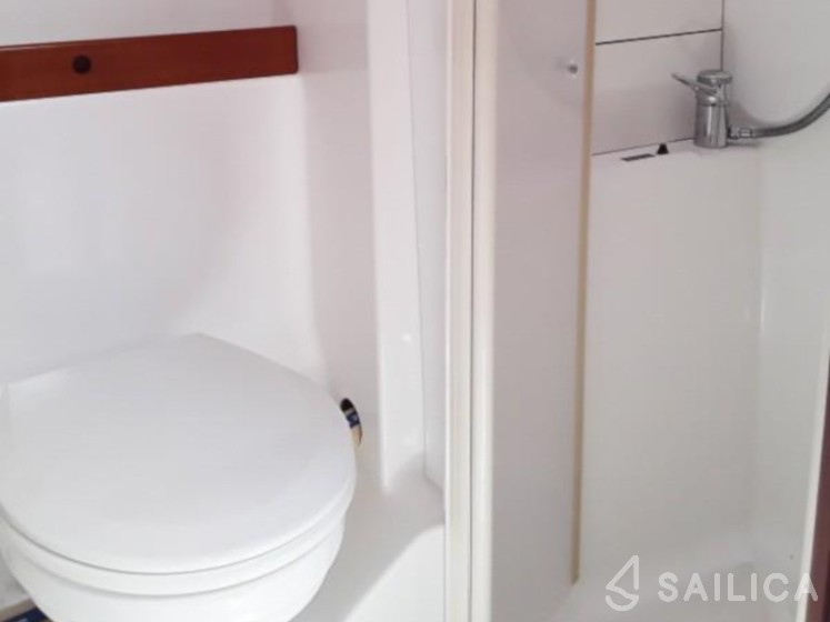 Oceanis 54 - Yacht Charter Sailica