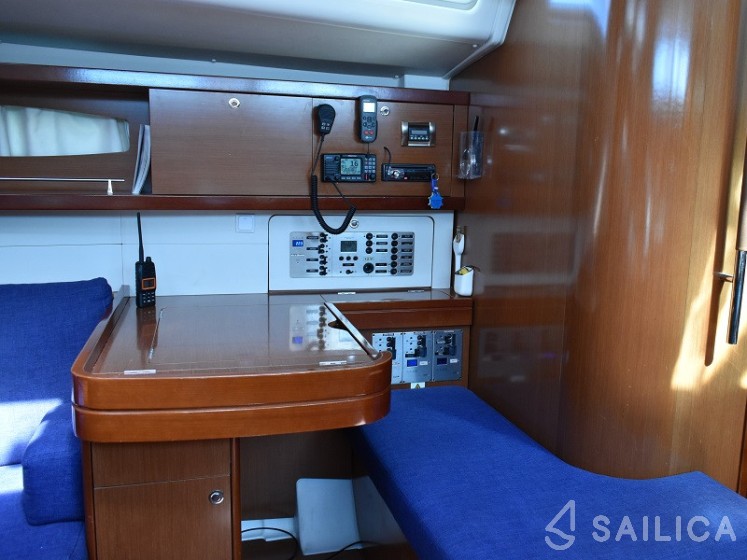 Oceanis 54 - Yacht Charter Sailica