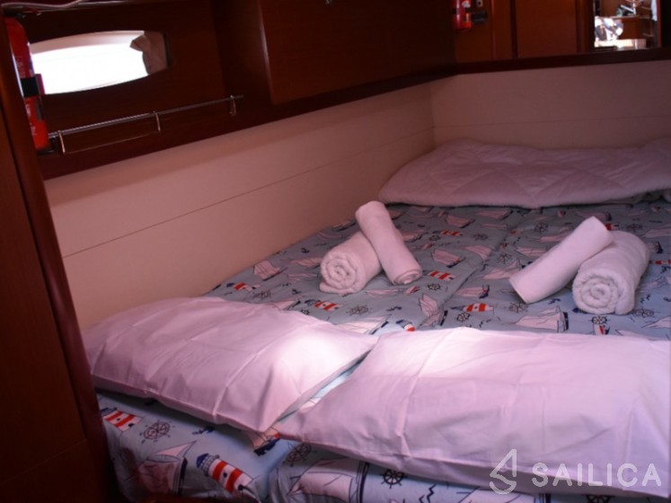 Oceanis 54 - Yacht Charter Sailica