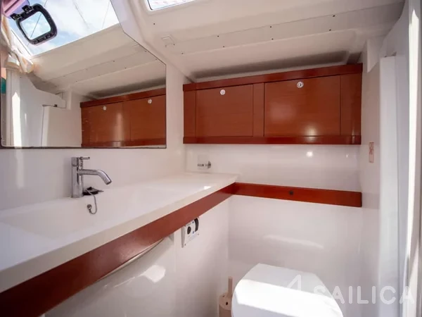 Oceanis 54 - Yacht Charter Sailica