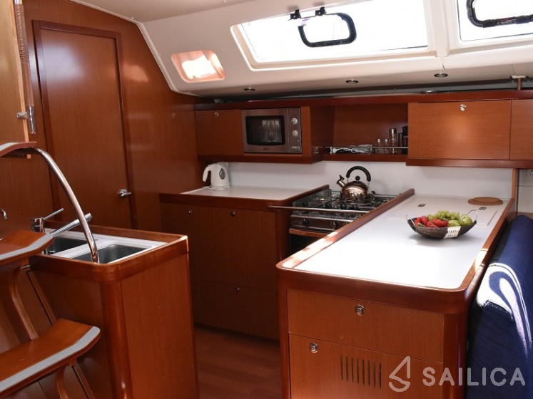 Oceanis 54 - Yacht Charter Sailica
