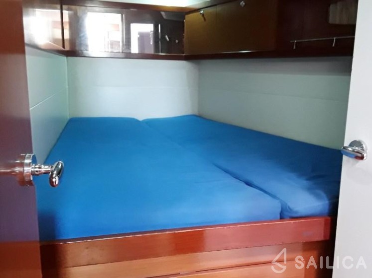 Oceanis 54 - Yacht Charter Sailica