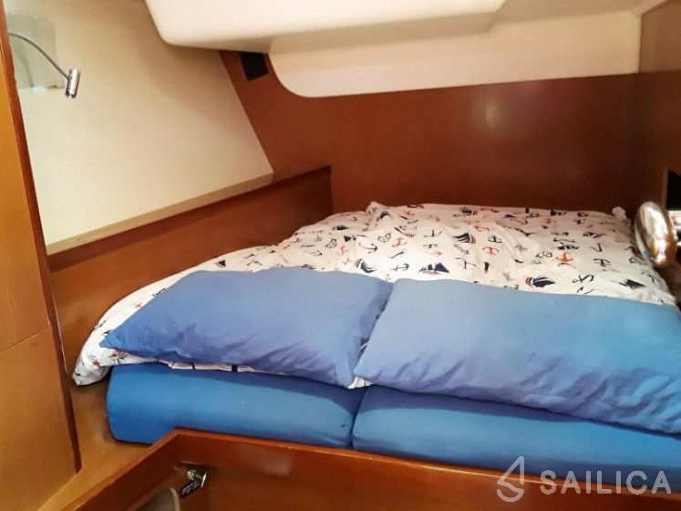 Oceanis 54 - Yacht Charter Sailica