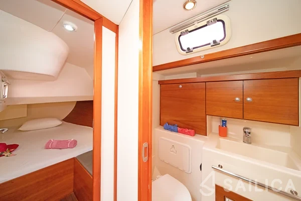 Hanse 430 - Yacht Charter Sailica
