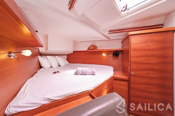 Hanse 430 - Yacht Charter Sailica