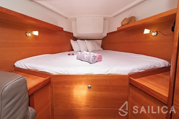 Hanse 430 - Yacht Charter Sailica