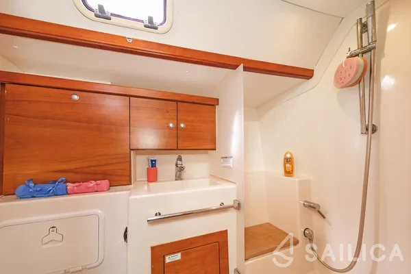 Hanse 430 - Yacht Charter Sailica