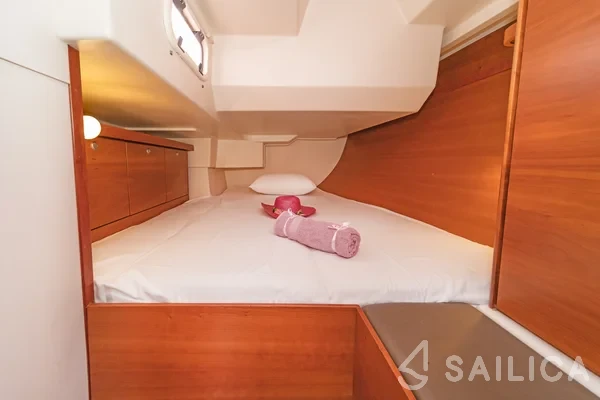 Hanse 430 - Yacht Charter Sailica