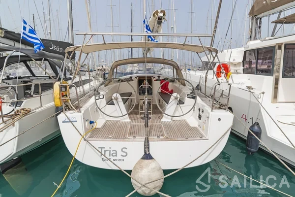 Hanse 430 - Yacht Charter Sailica
