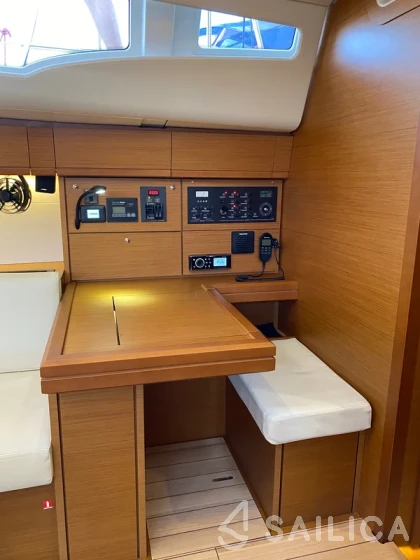 Jeanneau 54 - Yacht Charter Sailica
