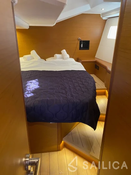 Jeanneau 54 - Yacht Charter Sailica