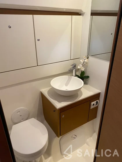 Jeanneau 54 - Yacht Charter Sailica