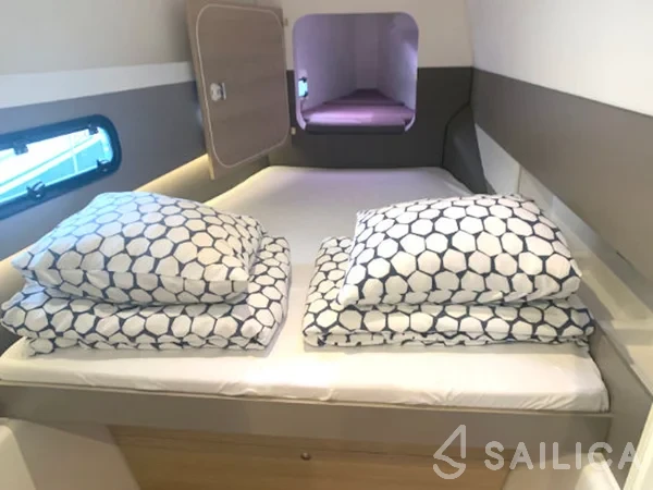 Bali 4.1 - Yacht Charter Sailica