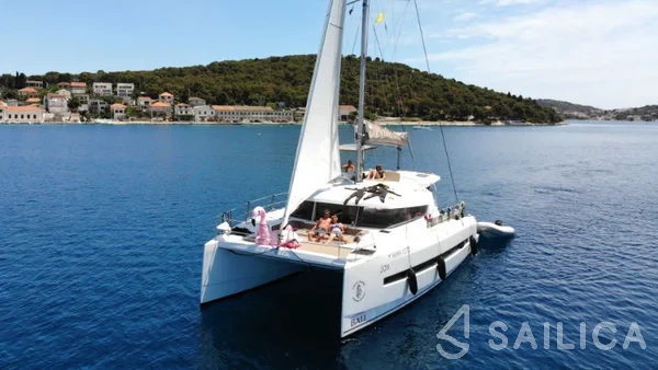 Bali 4.1 - Yacht Charter Sailica