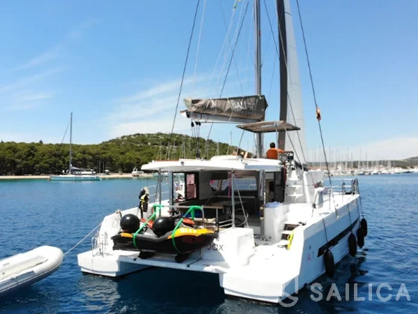 Bali 4.1 - Yacht Charter Sailica