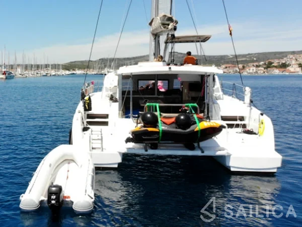 Bali 4.1 - Yacht Charter Sailica