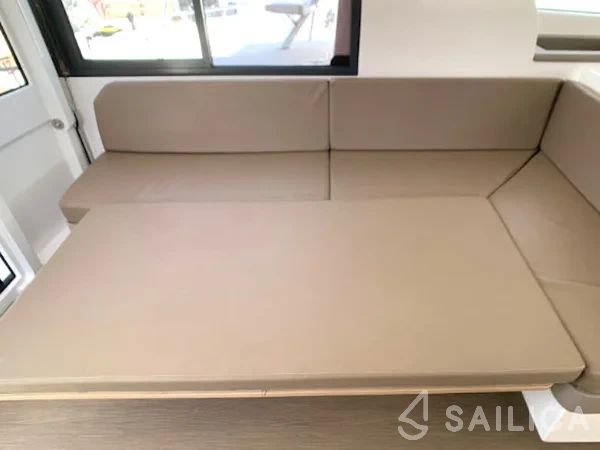 Bali 4.1 - Yacht Charter Sailica
