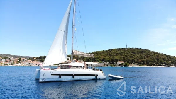 Bali 4.1 - Yacht Charter Sailica