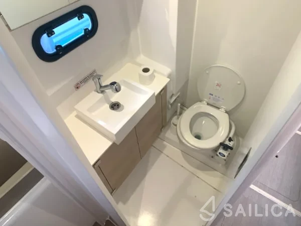 Bali 4.1 - Yacht Charter Sailica
