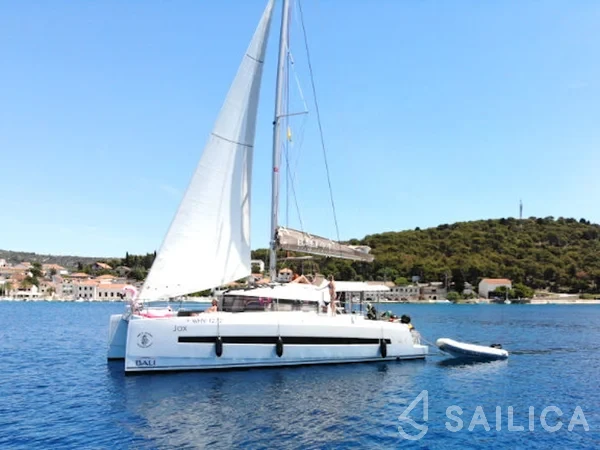 Bali 4.1 - Yacht Charter Sailica
