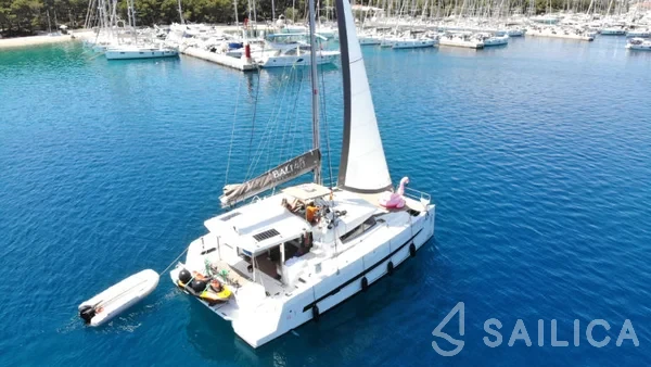 Bali 4.1 - Yacht Charter Sailica