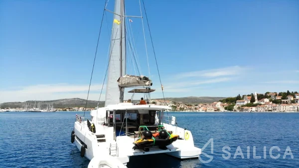Bali 4.1 - Yacht Charter Sailica