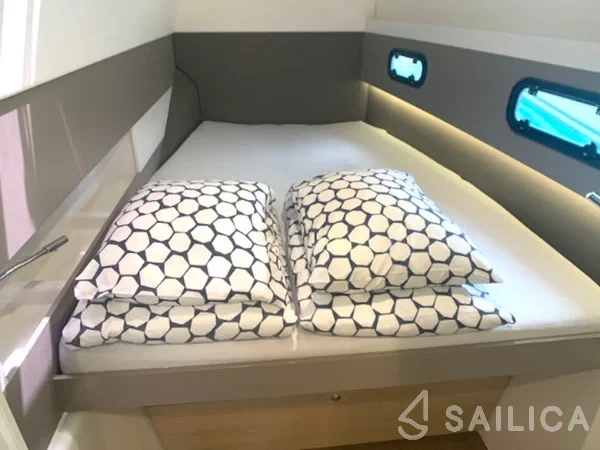 Bali 4.1 - Yacht Charter Sailica