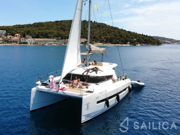 Bali 4.1 - Yacht Charter Sailica