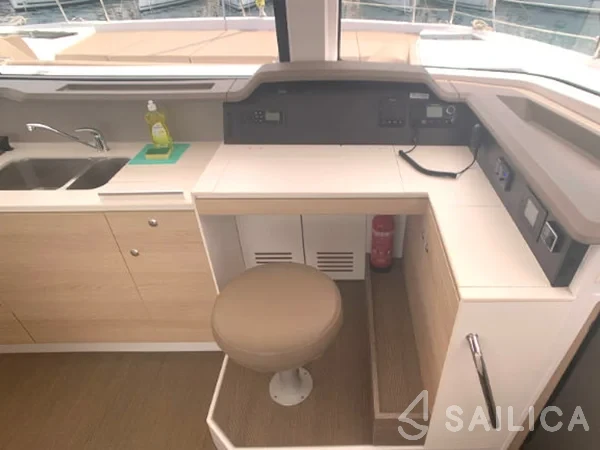 Bali 4.1 - Yacht Charter Sailica