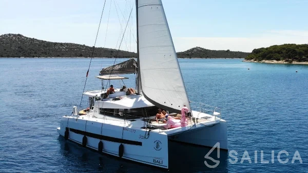 Bali 4.1 - Yacht Charter Sailica
