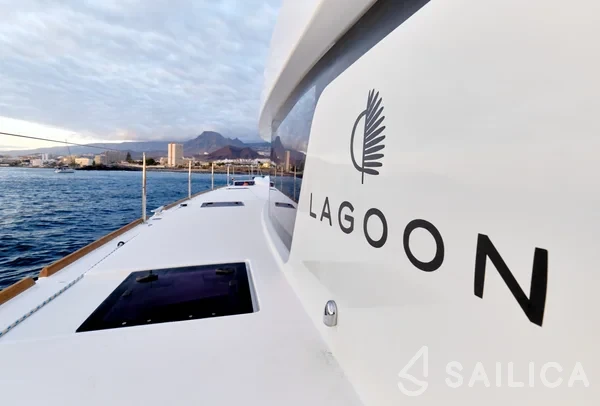 Lagoon 52F - Yacht Charter Sailica