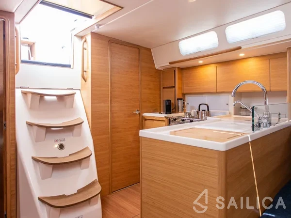 X4-6 - Yacht Charter Sailica